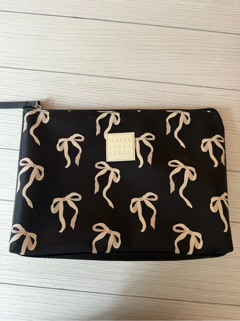 Tender Love + Carry cosmetic bag